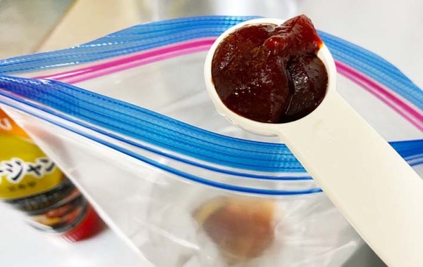 「箸が止まらん」「夏に最高」　切ったキュウリをジッパー袋に入れて…