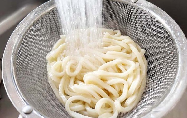 「めんつゆいらず」「息子も満足」　冷たいうどんに使った『味付け』は…