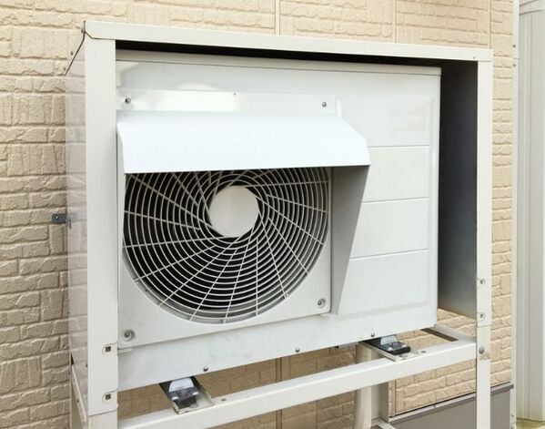 エアコンが効かないのは『室外機』のせい？　対策に「盲点だった」「助かる」