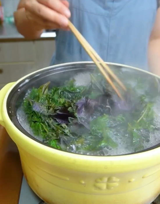 夏の定番にしたい！　赤シソジュースの作り方に「これは手作りしたくなる」「参考になる」