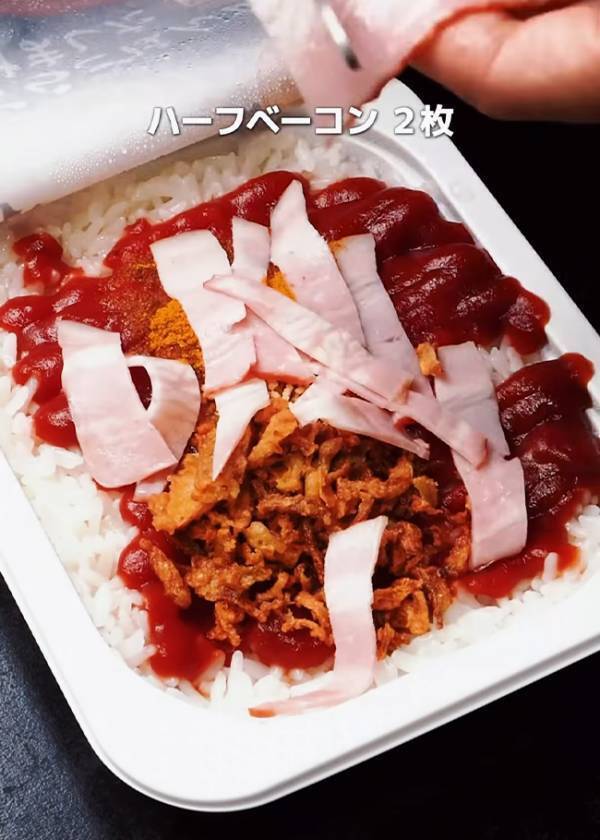 パックご飯を温めたら？　できた『ズボラ飯』に「絶対やる」「夜食にぴったり」
