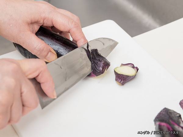 縦方向に切り込みを入れて…　企業がすすめる『ナスの食べ方』に反響！