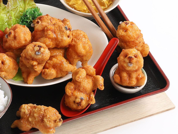 サラダに添えられたから揚げ　裏返すと…「発想がスゴイ」「食べちゃダメなの！？」