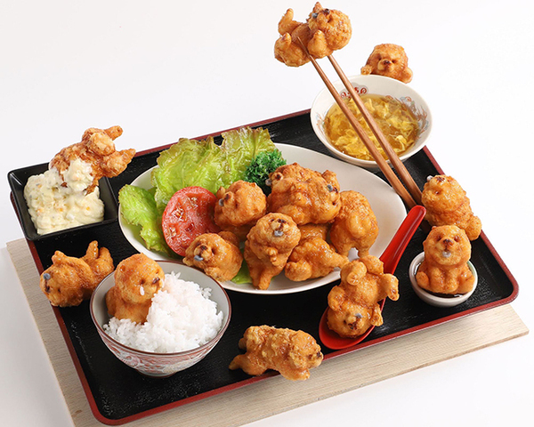 サラダに添えられたから揚げ　裏返すと…「発想がスゴイ」「食べちゃダメなの！？」