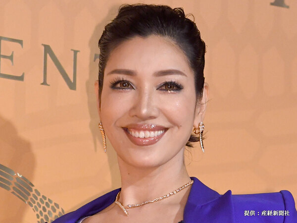 アンミカが公開した誕生日ショットが「豪華すぎる」と話題に！　「最高だ」