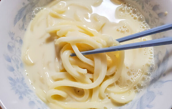 家族みんなが驚いた！　冷凍うどんに使った『スープ』は…？