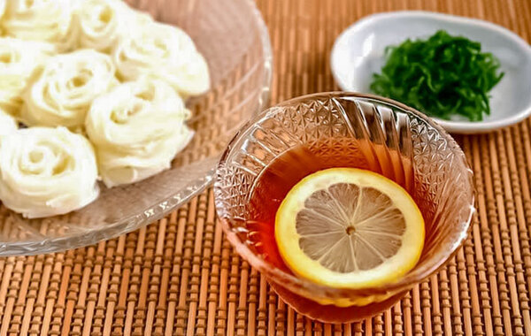 暑い夏に何度もやりたい！　そうめんのめんつゆ、水で割るのではなく…？