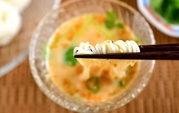 暑い夏に何度もやりたい！　そうめんのめんつゆ、水で割るのではなく…？