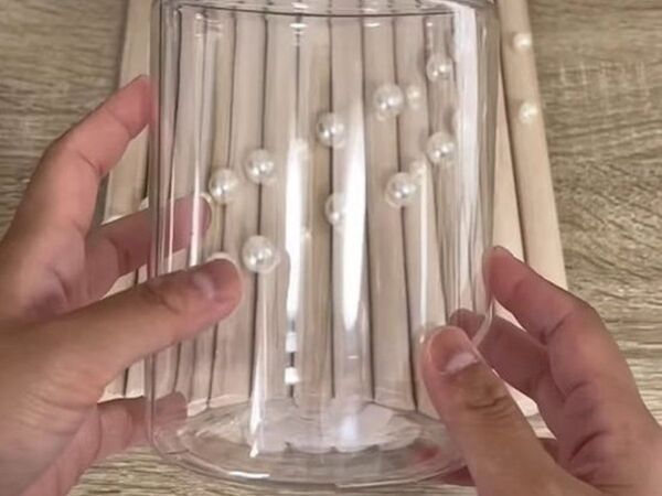 生活感が消えた！　セリアアイテムで作れる消臭芳香剤カバーに「真似したい」「おしゃれすぎる」