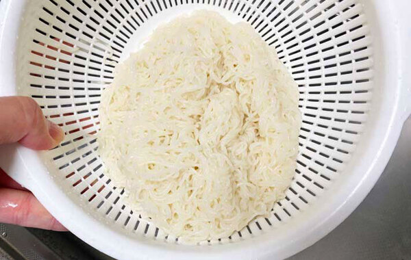 夏の昼ご飯に作ってみて！　変わったそうめんの食べ方に「めんつゆいらず」