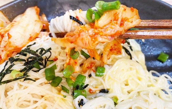 夏の昼ご飯に作ってみて！　変わったそうめんの食べ方に「めんつゆいらず」
