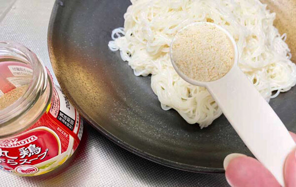 夏の昼ご飯に作ってみて！　変わったそうめんの食べ方に「めんつゆいらず」