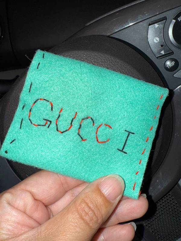 母親にあげたのは『グッチ』の財布？　小５息子のプレゼントに「涙が出た」「こんなの号泣する」