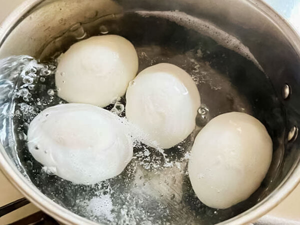 『ゆかり』とゆで卵をジッパー袋に入れて…？　簡単おかずに「夫や子供がハマった」