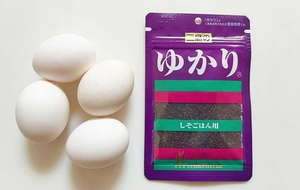 『ゆかり』とゆで卵をジッパー袋に入れて…？　簡単おかずに「夫や子供がハマった」