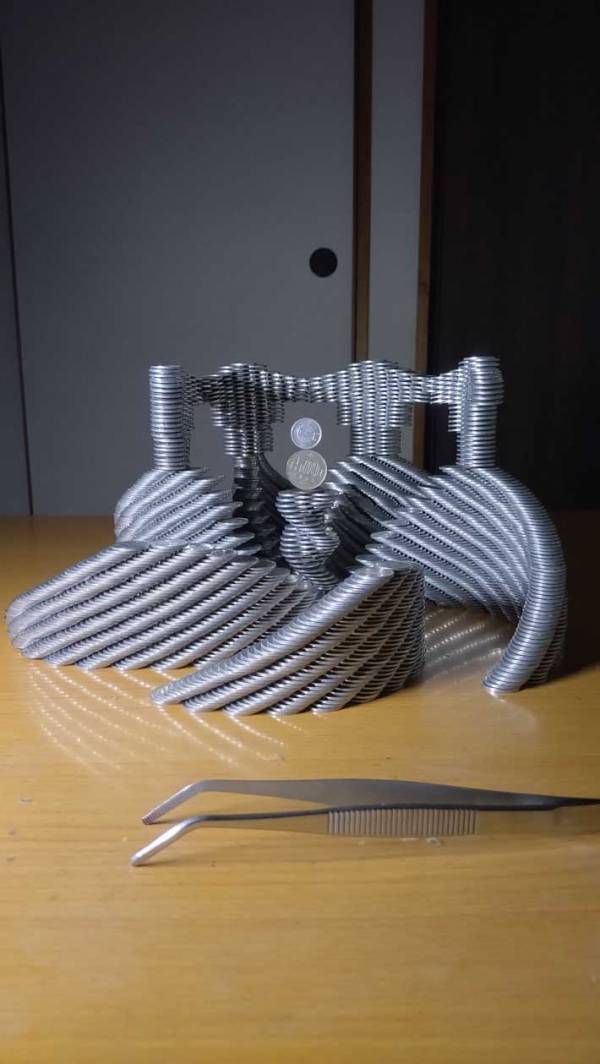 約３５００枚のコインを使って…　つくったものに「神技」「どうなってるの」