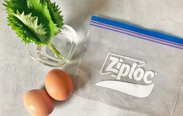 ゆで卵と大葉をジッパー袋に入れて…　できた簡単おかずが「ご飯が進む」「夏にぴったり」
