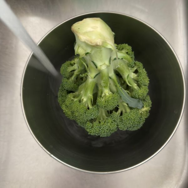 ポリ袋にブロッコリーを入れて？　意外な洗い方に「超合理的」「真似したい」