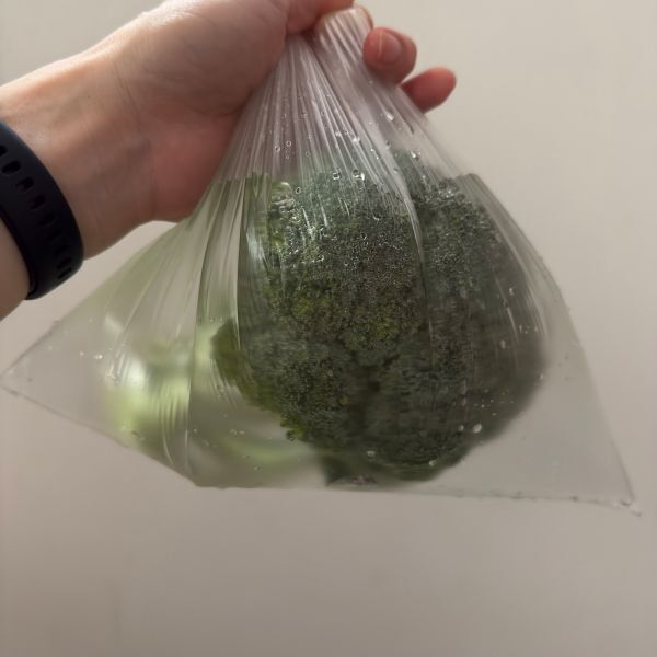 ポリ袋にブロッコリーを入れて？　意外な洗い方に「超合理的」「真似したい」