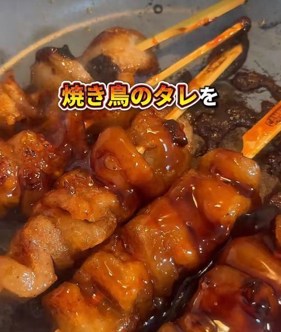 冷凍こんにゃくを串にして焼くと？　思わぬ変化に「なにこれ」「絶対試す」