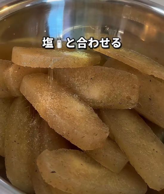 冷凍こんにゃくを串にして焼くと？　思わぬ変化に「なにこれ」「絶対試す」