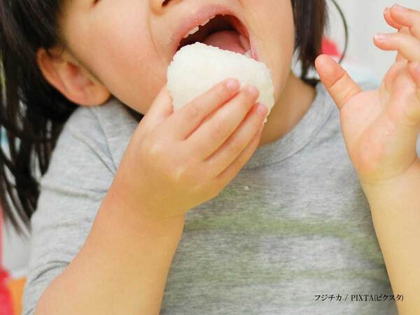 夜中に起きた娘　母がおにぎりを作ってあげたその後…「涙があふれた」「いつまでも忘れない」