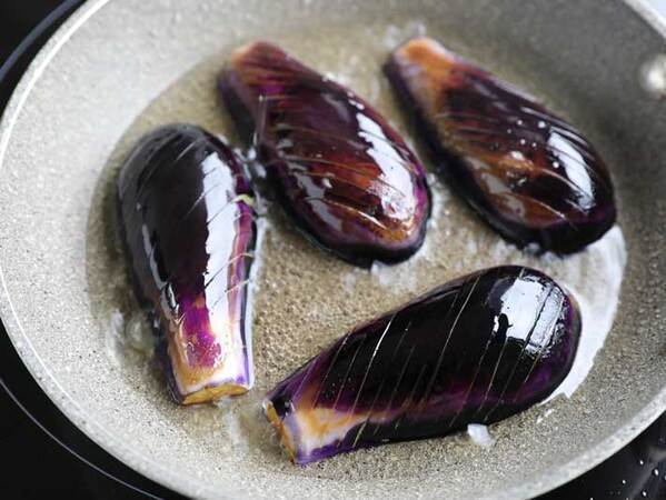 そうめんに焼いたナスをのせて…　料理家のレシピに絶賛の声！