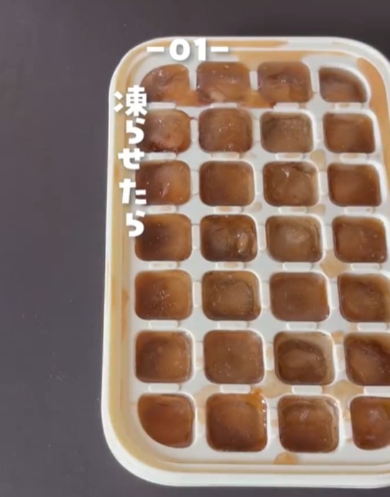 麦茶は凍らせてストック！　簡単さに「これ最強」「水筒派にありがたい」