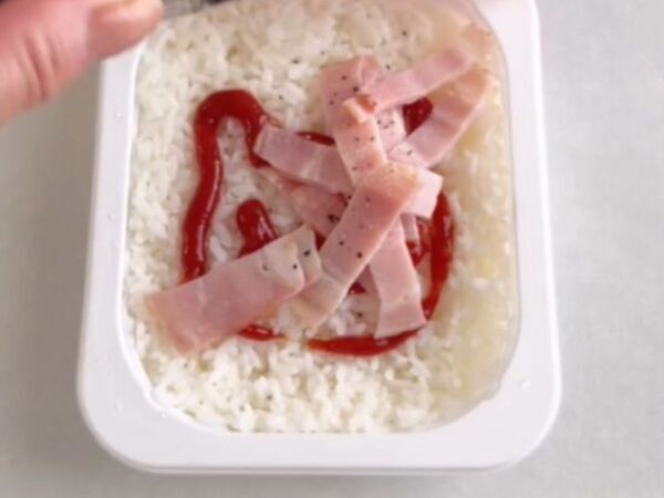 パックご飯に卵をかけてレンチン２分　仕上がりに「これだけで？」「助かる」