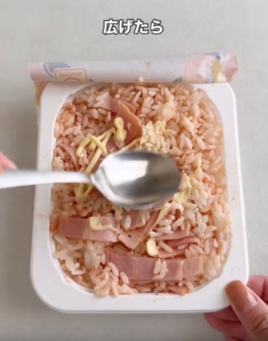 パックご飯に卵をかけてレンチン２分　仕上がりに「これだけで？」「助かる」