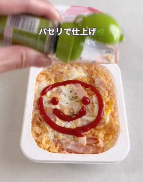 パックご飯に卵をかけてレンチン２分　仕上がりに「これだけで？」「助かる」