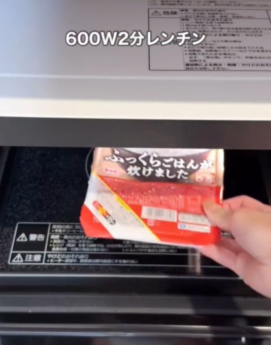 パックご飯に卵をかけてレンチン２分　仕上がりに「これだけで？」「助かる」