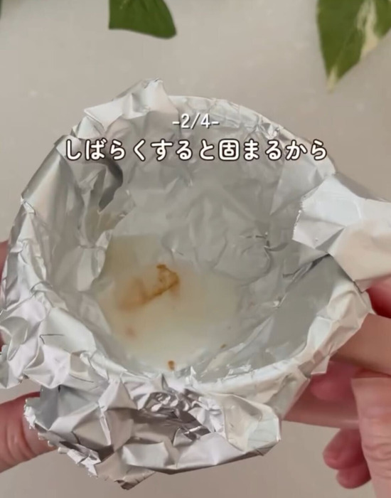 ラップを鍋にのせるだけ　浮いた脂が取れる裏技に「簡単すぎる」「今日やる」