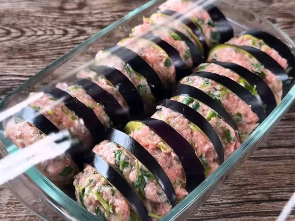 ナス、肉、ナス、肉…　ボリューム満点の『簡単おかず』に「手抜きに見えない！」