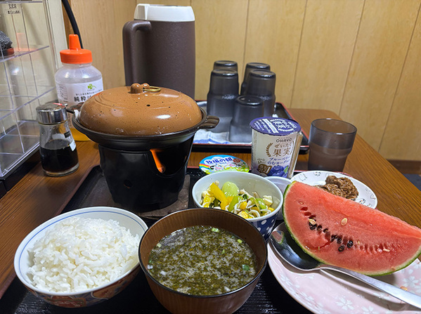 「え、ここ定食店じゃないんすか？」　30代独身男性の投稿に「笑っちゃった」「完璧で、最高！」