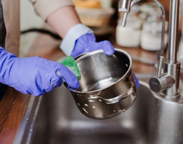 「もうゴシゴシしない」　鍋の焦げは２日干すと…「マジかよ」「今すぐ試す」