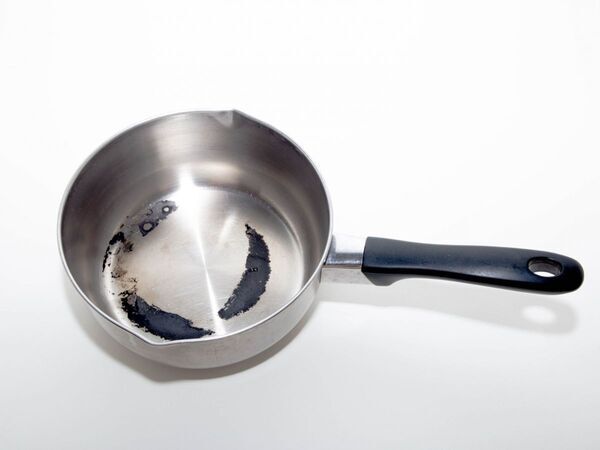 「もうゴシゴシしない」　鍋の焦げは２日干すと…「マジかよ」「今すぐ試す」