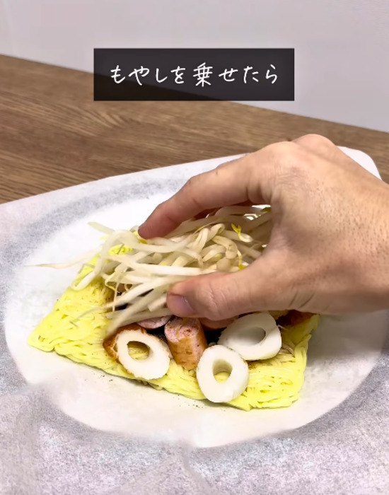 クッキングシートで包んでレンチン？　焼きそばの仕上がりに「想像以上」「最高すぎ」