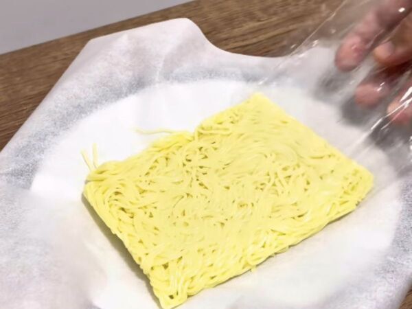 クッキングシートで包んでレンチン？　焼きそばの仕上がりに「想像以上」「最高すぎ」