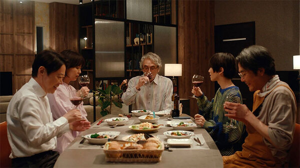 笑ってたはずが、ゾクッとする　ブラックな香り漂う『しあわせな結婚』第１話