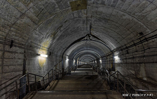 「ホラー映画みたいだ…」　外国人が訪れた『日本一深い駅』に「絶対に行ってみたい！」