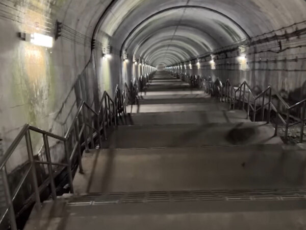 「ホラー映画みたいだ…」　外国人が訪れた『日本一深い駅』に「絶対に行ってみたい！」