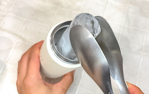 夏に水筒を使う人必見　無印で買った製氷器に「朝の準備が楽になる」