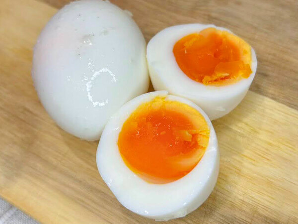 「いつものゆで卵がごちそうに！」　タッパーに入れたのは、お湯と…？