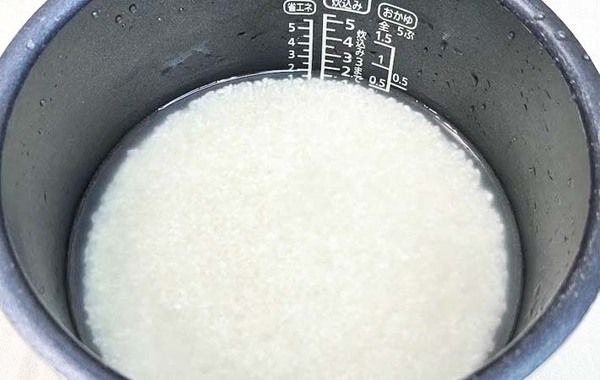 米と『麻婆豆腐の素』を炊くと？　試した結果に「ハマってしまう！」