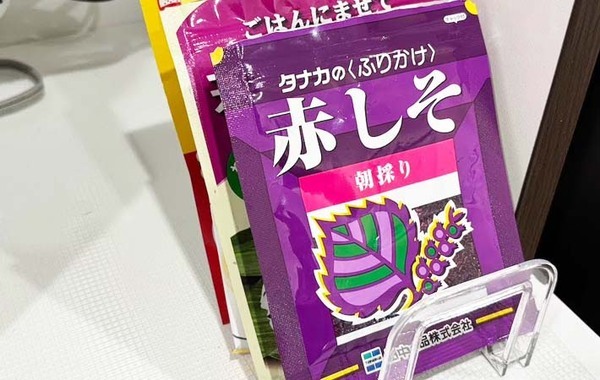 セリアで買った『ハンカチスタンド』　思わぬ使い道に「家中で役立ちそう！」