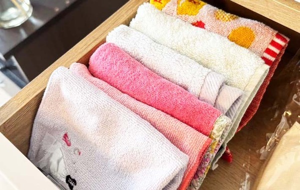 セリアで買った『ハンカチスタンド』　思わぬ使い道に「家中で役立ちそう！」