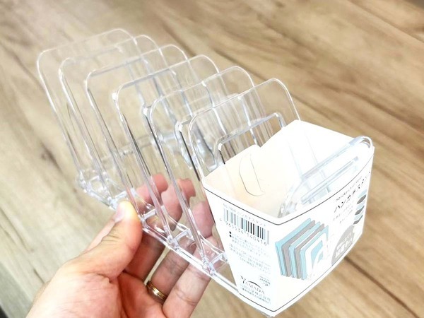 セリアで買った『ハンカチスタンド』　思わぬ使い道に「家中で役立ちそう！」