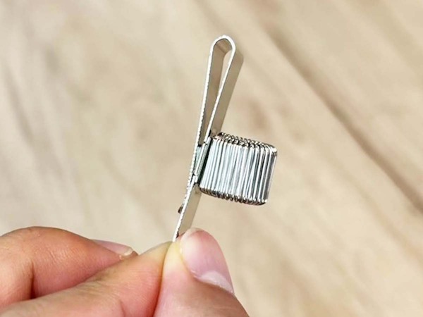 100均で見つけた『ペンホルダー』　収納したのはペンではなく…？