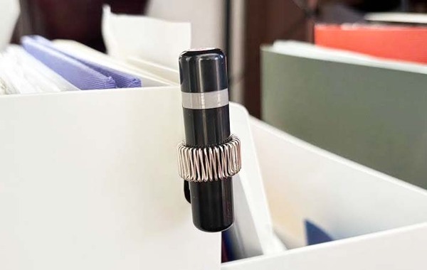 100均で見つけた『ペンホルダー』　収納したのはペンではなく…？